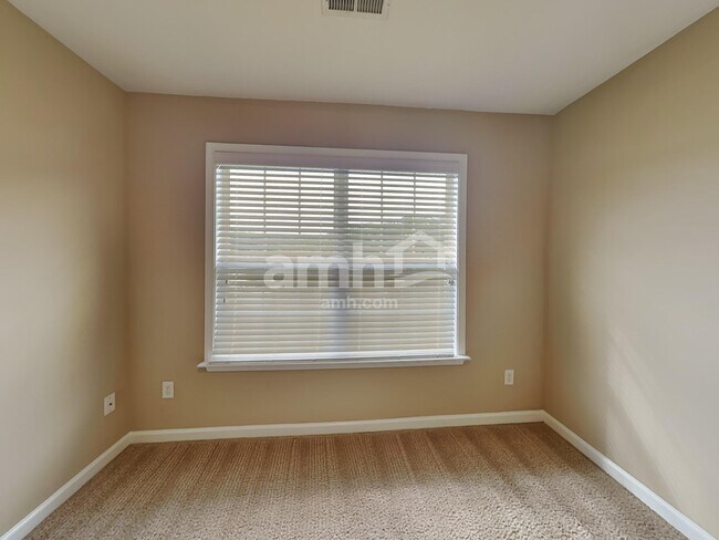 Building Photo - 203 Fledgling Way