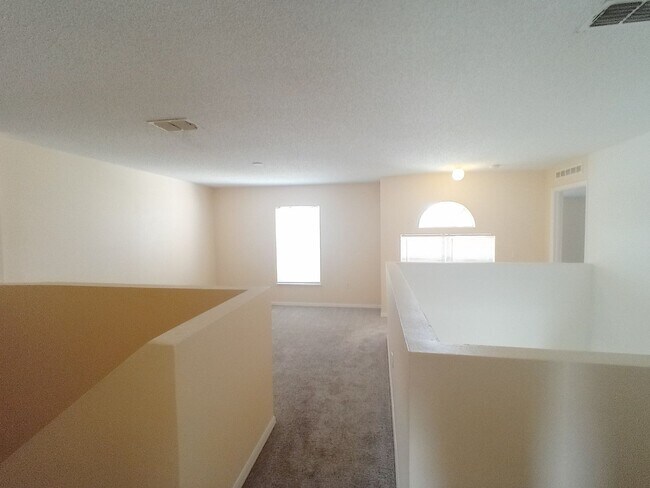 Building Photo - Spacious 4 bedrooms 2.5 baths single-family home Located in Orlando FL!!
