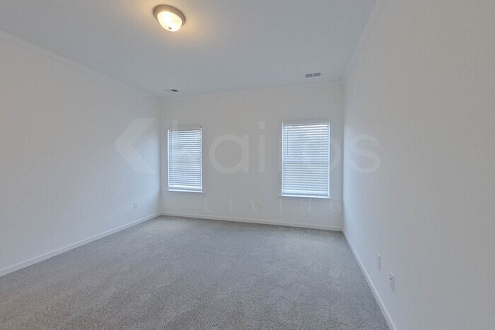 Building Photo - 130 English Oak Ln