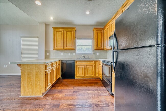 Building Photo - 770 Hunt Rd