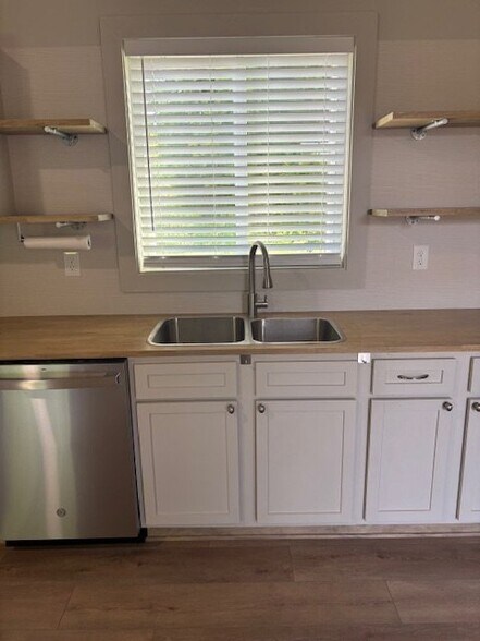 Building Photo - 209 Summit Rd