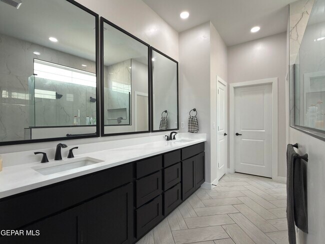 Building Photo - 15372 Imagine Dr