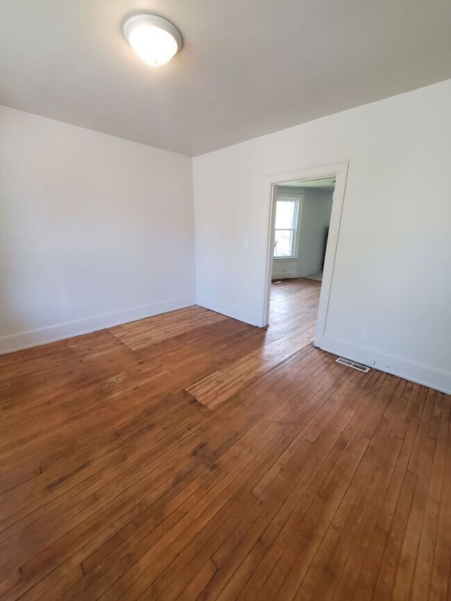 Building Photo - 223-225-225 E Burleigh St