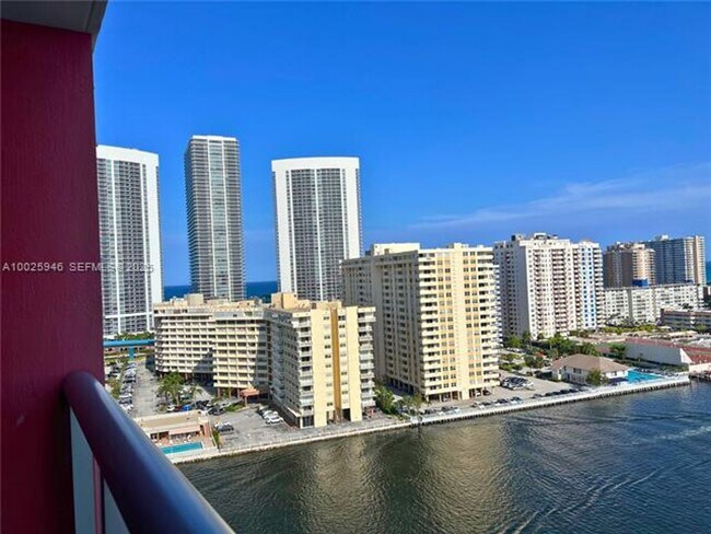Building Photo - 2602 E Hallandale Beach Blvd