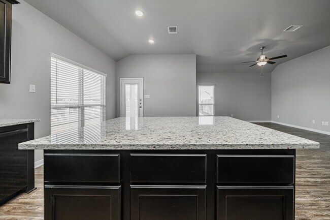 Building Photo - 602 Hollyhock Dr