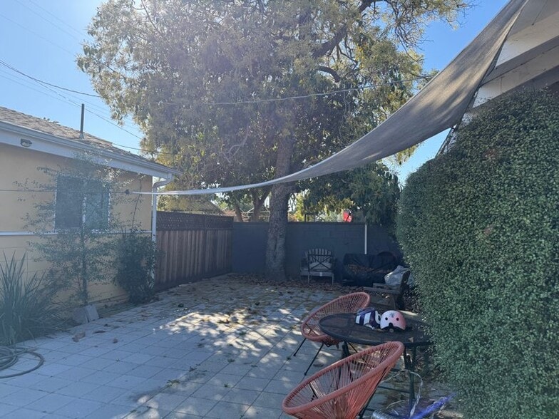 Building Photo - 1424 W 45th St