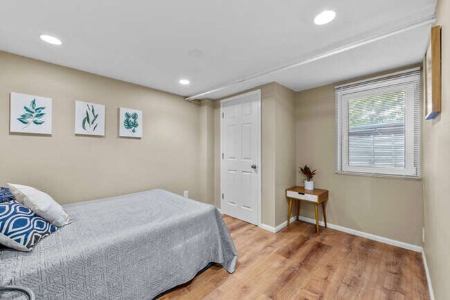 Building Photo - Updated 3-Bedroom, 2-Bath Home in the Hear...
