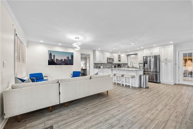 Building Photo - 404 Springlake Rd