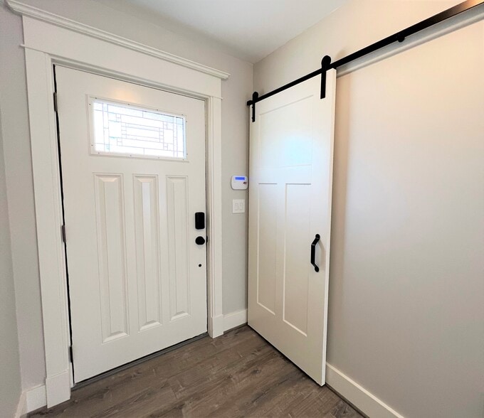 Building Photo - 10975 Main St