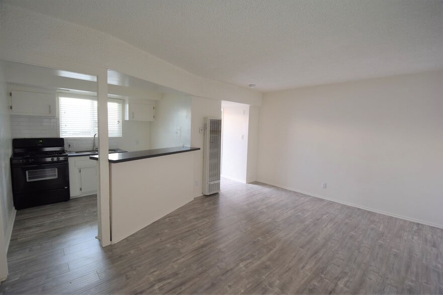 Building Photo - 5939 Cedros Ave