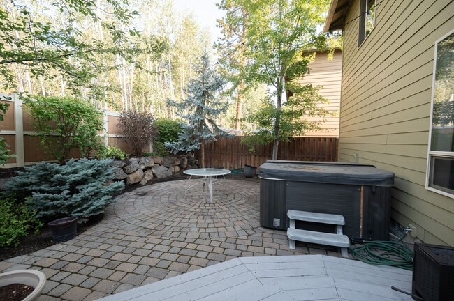 Building Photo - Sun Meadow Home 4 Bed + Bonus + Office + H...