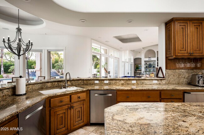 Building Photo - 6649 E Berneil Dr