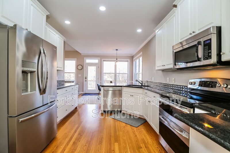 Building Photo - 5510 Faye Dr