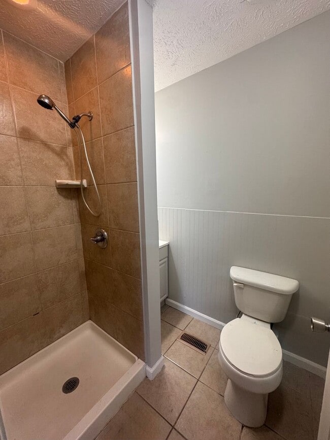 Building Photo - 1901-1903 Circle Kelly Jo