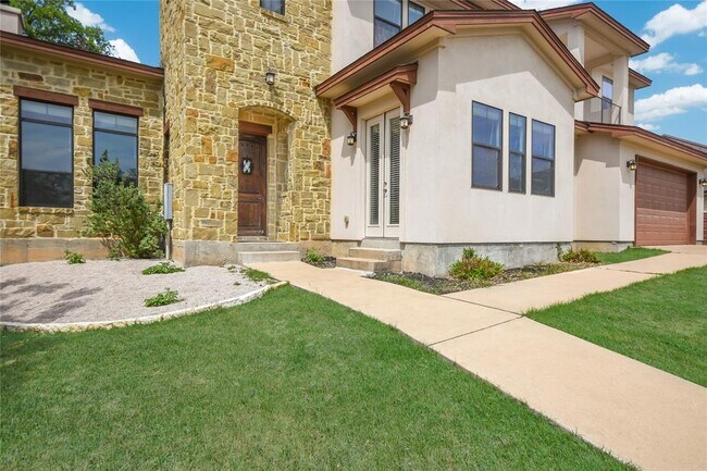 Building Photo - 18400 Lakepoint Cove
