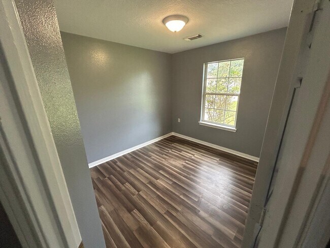 Building Photo - 5878 Chapel Ln