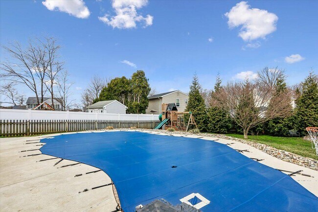 Building Photo - 7338 Argonne Dr