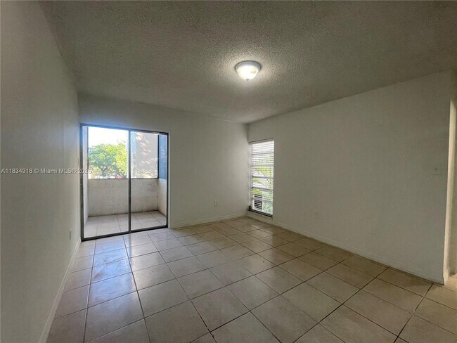 Building Photo - 10641 SW 108th Ave