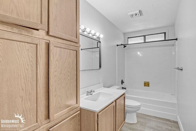 Building Photo - Modern 3Bdm 2Ba Meets Classic Charm with Pool