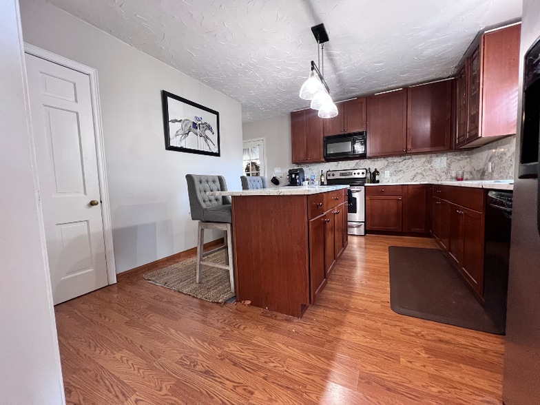 Building Photo - 186 Jesselin Dr