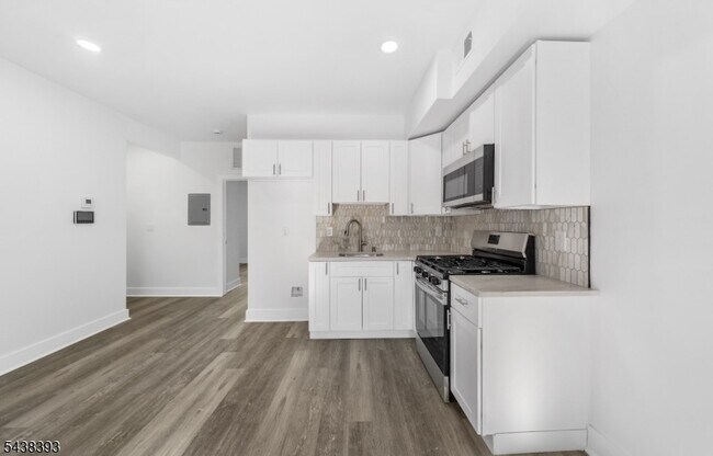 Building Photo - 1119 Hampton Pl