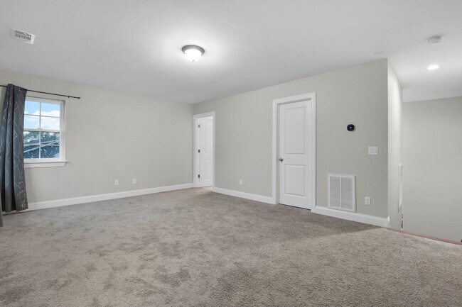 Building Photo - Spacious 4BR/3BA Pooler Home – Lagoon Views, Prime Location