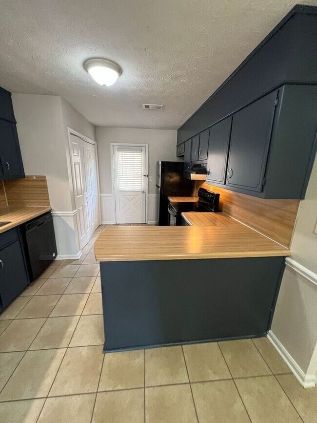 Building Photo - Spacious 2-Bed, 2-Bath Duplex in Lawrenceville — Ready Now!