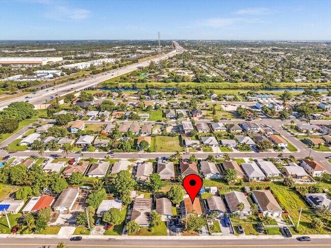 Building Photo - 525 NW 10th Ave