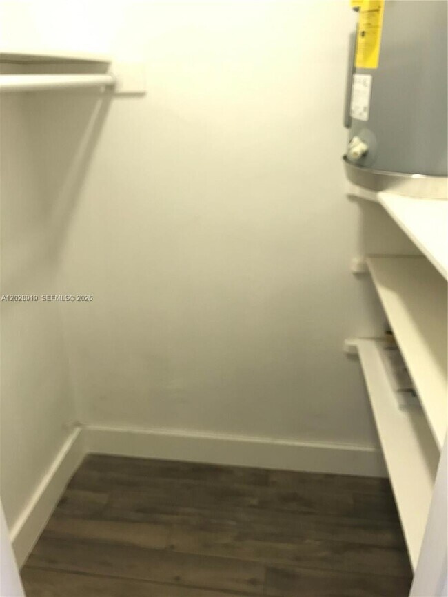 Building Photo - 2915 Plunkett St