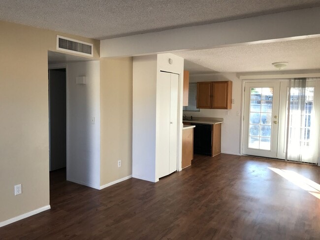 Primary Photo - Conveniently Located 3Bdm 2Ba Townhome!