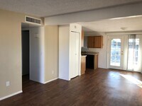 Building Photo - Conveniently Located 3Bdm 2Ba Townhome!