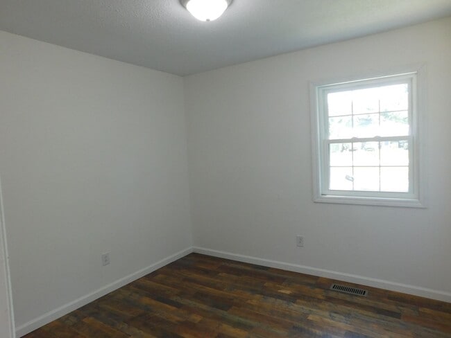 Building Photo - 4004 Brandywine Dr