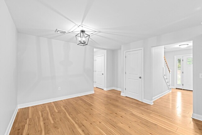 Building Photo - 145 Driftway