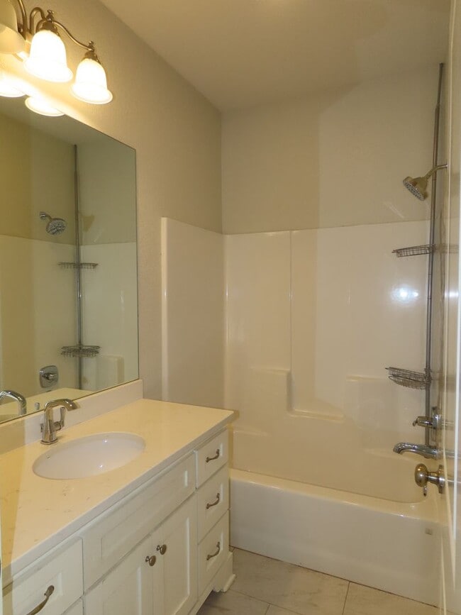 Building Photo - Gorgeous 3 Bedroom, 2 Bath Home in South Tyler! Tyler ISD: Jack Elementary