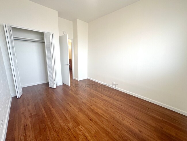 Building Photo - $500 1st Month Rent Special! | BEAUTIFUL! ...