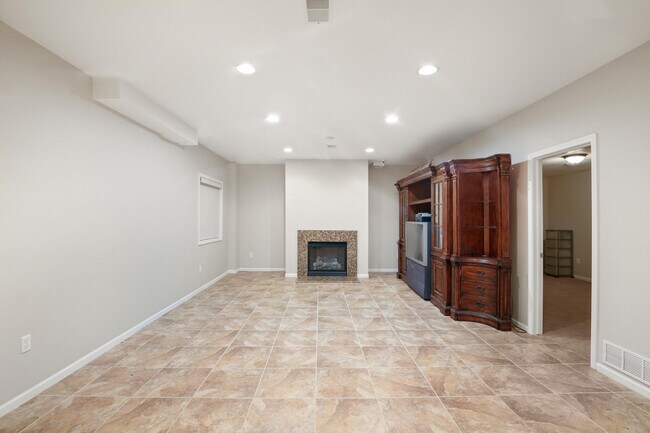 Building Photo - 6569 Whispering Woods Dr