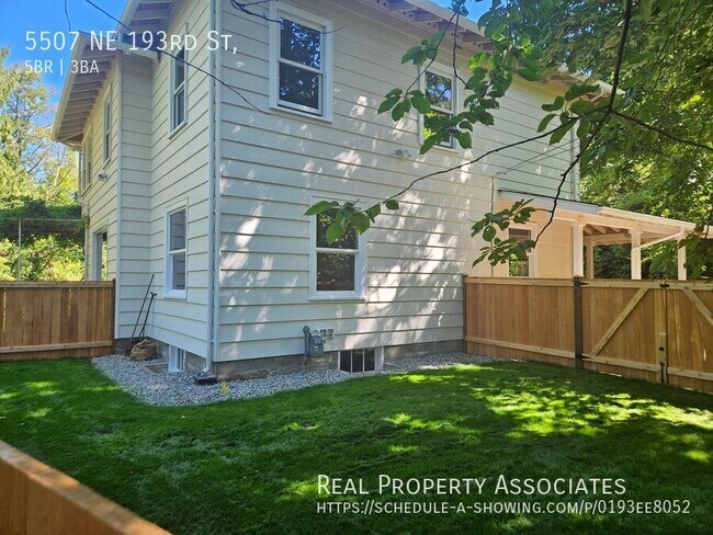 Building Photo - 5507 NE 193rd St