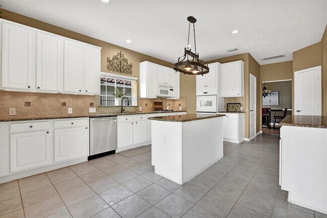 Building Photo - 8322 Shoregrove Dr