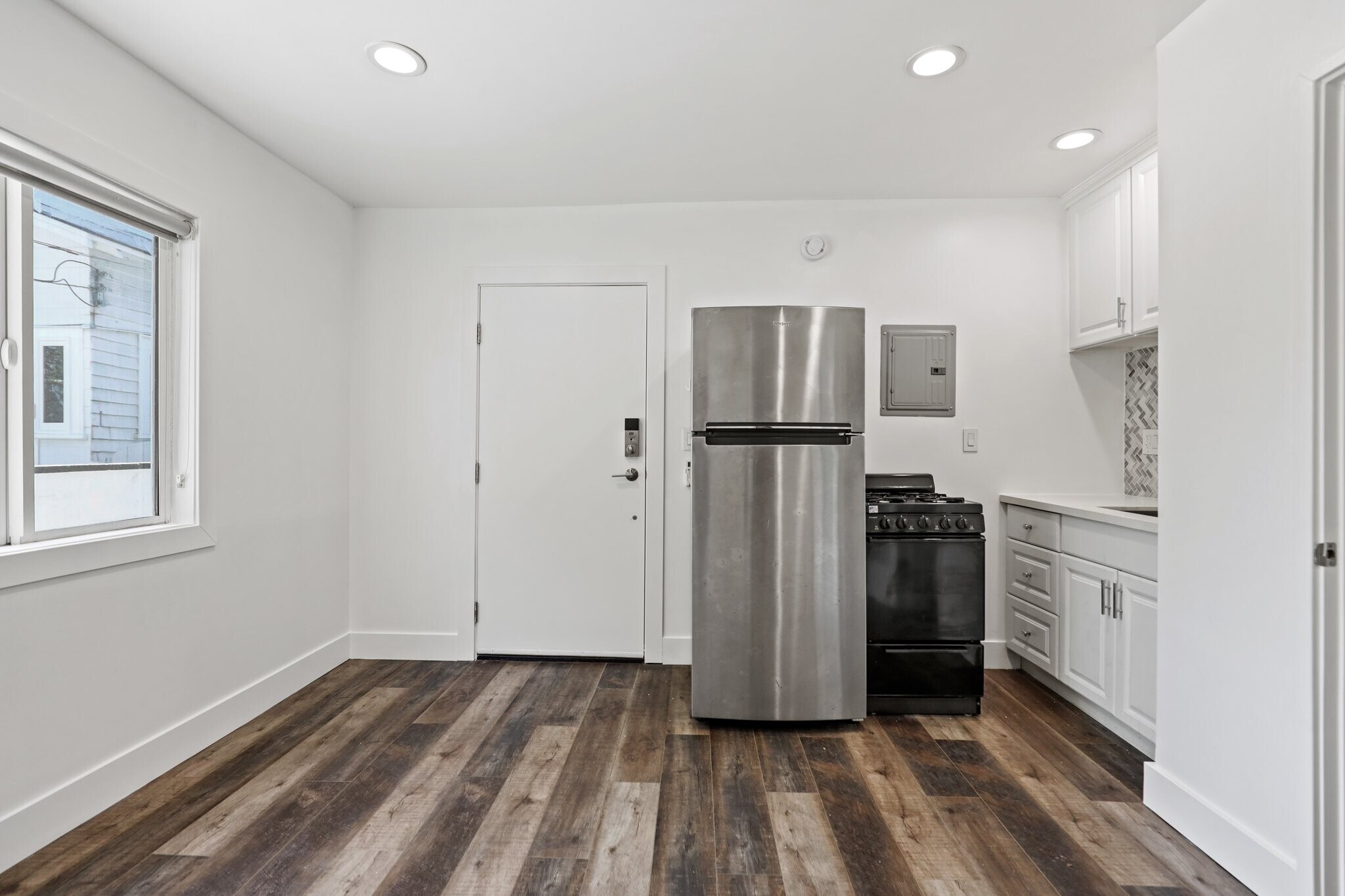Building Photo - 1321 W 36th Pl