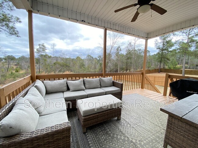 Building Photo - 463 Juno Dr