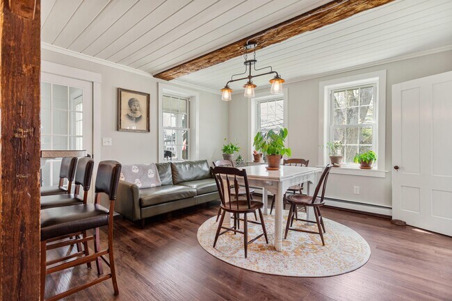 Building Photo - 33 Exeter Rd