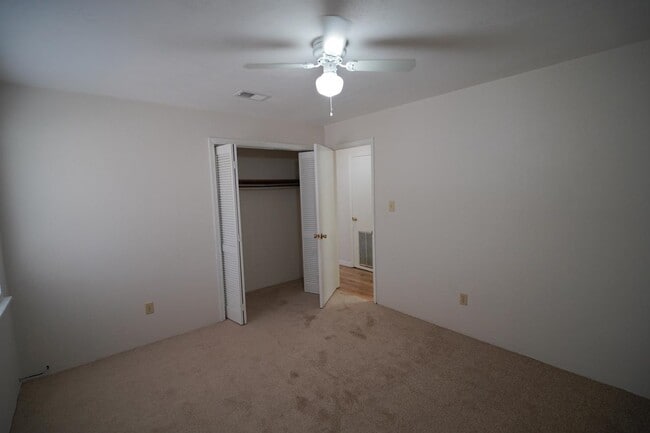 Building Photo - 2220 Claremont Ln