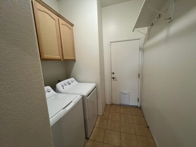 Building Photo - 13633 Overlook Dr