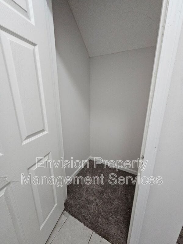 Building Photo - 10996 Knotty Pine Pl