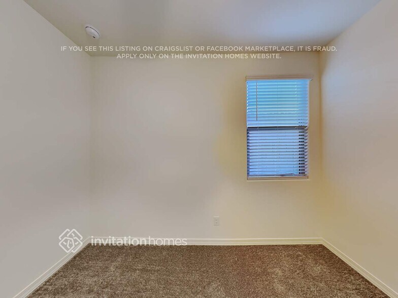 Building Photo - 5742 W Jones Ave