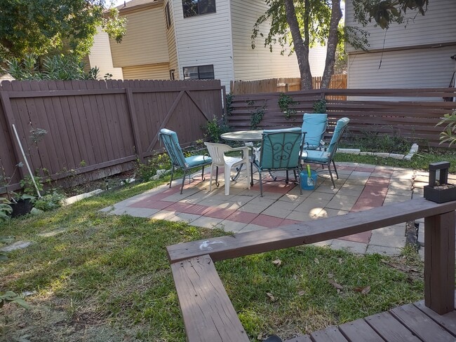 Building Photo - 19 Fannin Post