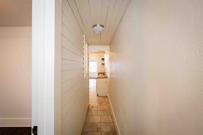 Building Photo - Georgia Street