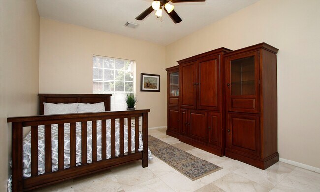 Building Photo - 19 E Sunny Slope Cir