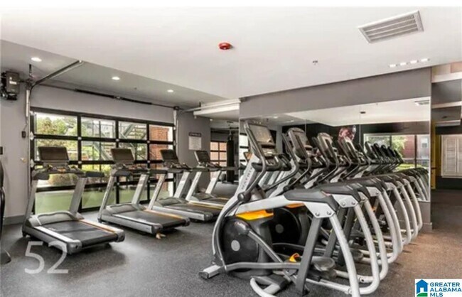 Building Photo - 210 15th St E