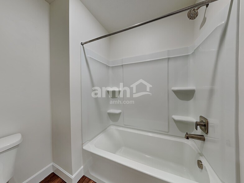 Building Photo - 259 N Dry Crk Rd